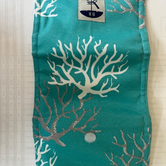 Bohicket Road Travel Mini in Turquoise Coral - Picture 5 of 7